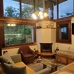 Herme's Hut Pavliani