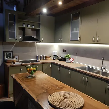 Herme's Hut * 帕弗兰尼