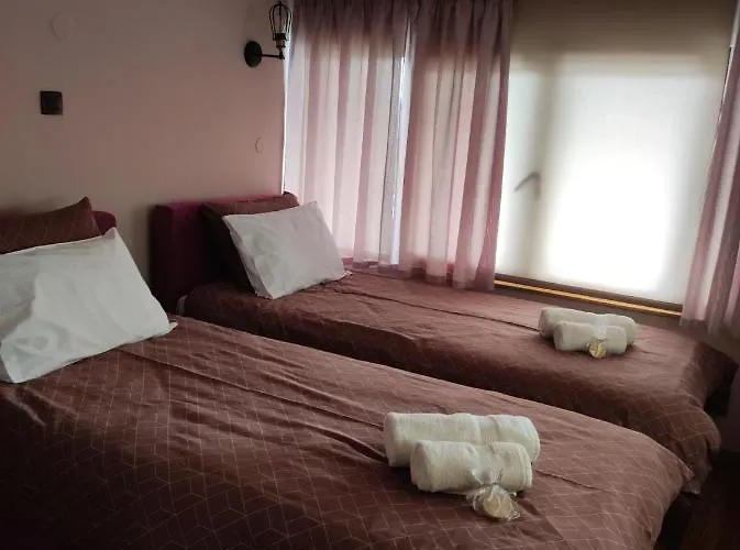 Herme's Hut Pavliani