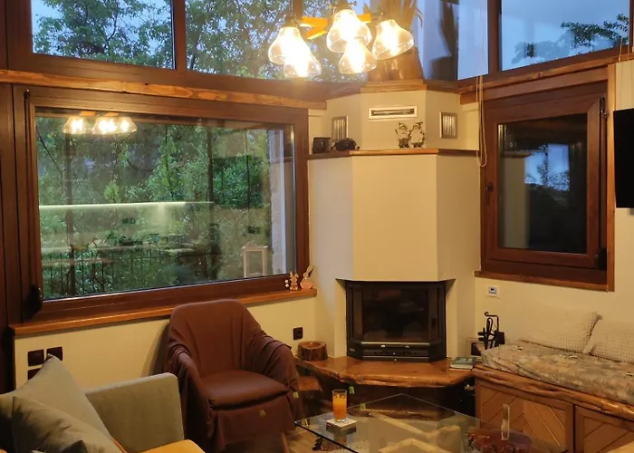 Herme's Hut Pavliani